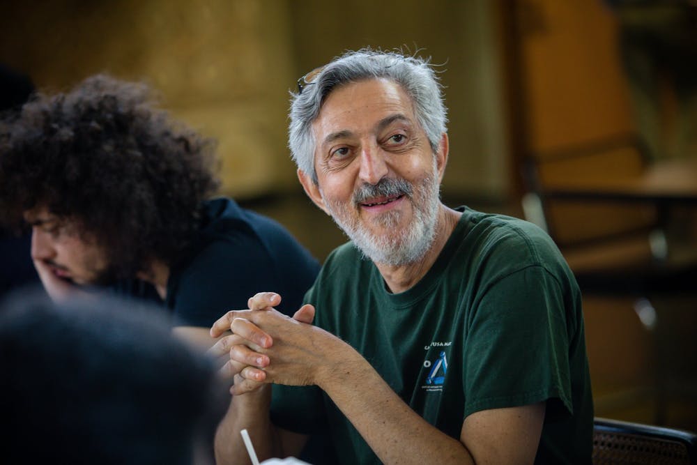 Chân dung Avi Wigderson - nhà Toán học, nhà Khoa học máy tính người Israel.