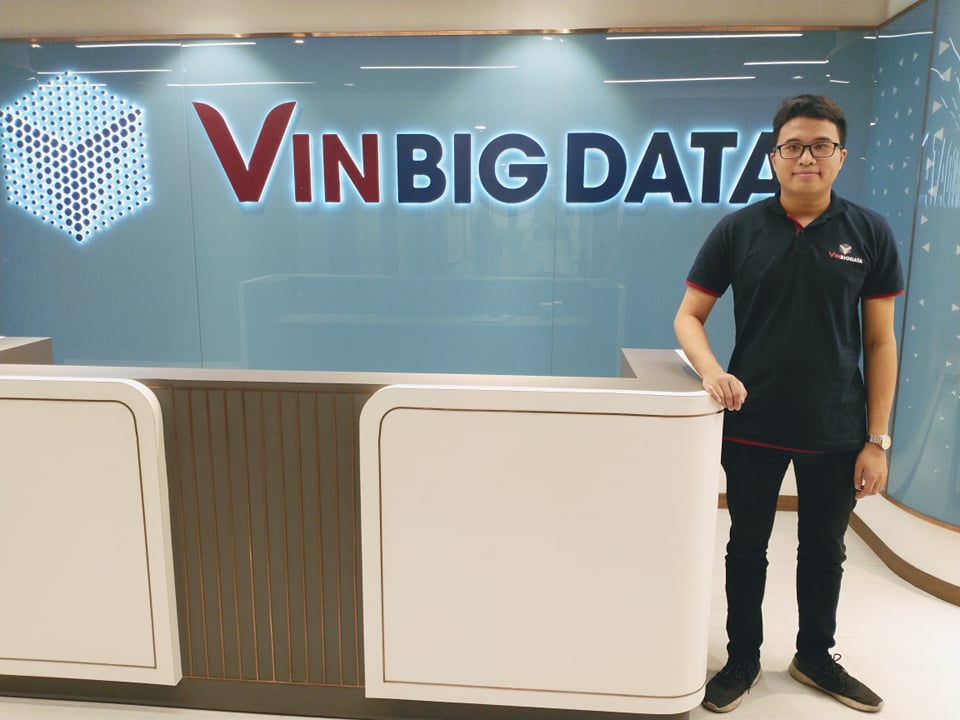 Sau 09 tháng thực tập tại VinBigdata, Nguyễn Cảnh Hoàng "gặt hái" được kinh nghiệm phát triển mô hình AI, và đặc biệt là nghiên cứu quốc tế đầu tiên trong sự nghiệp.