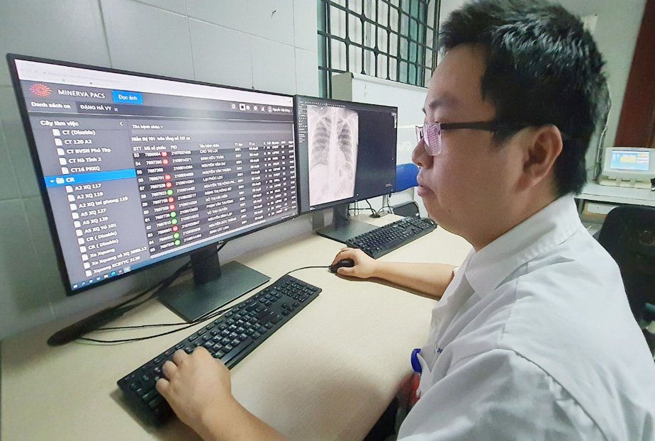 Th.S.BS Trần Việt Hùng, Bệnh viện Đại học Y Hà Nội: AI-VinDr tích hợp trong PACS Minerva giúp cảnh báo nhanh cho bác sĩ.