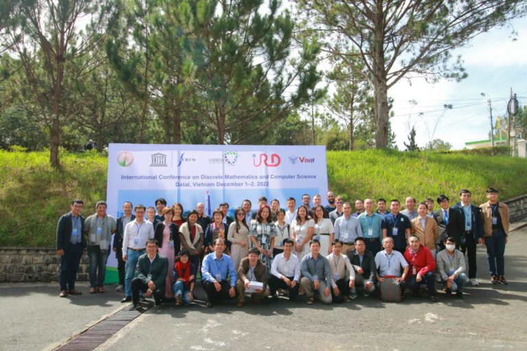 Toán rời rạc và Khoa học máy tính đóng vai trò quan trọng trong kỷ nguyên số